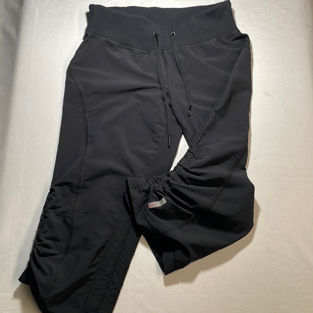 Women’s Zella Move it Ruched Capri Pants Dance Studio Size 0 Black